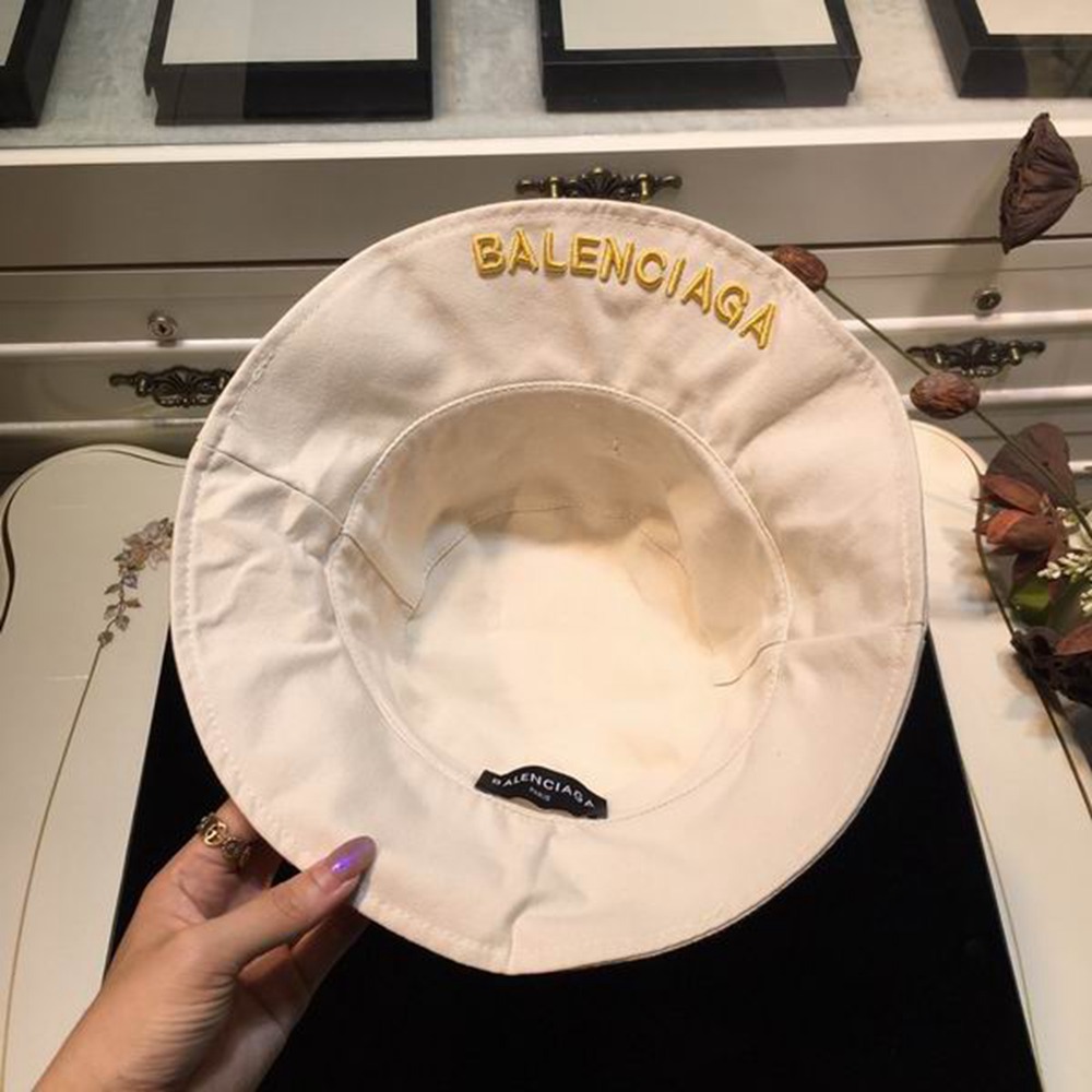Ba*len*cia*ga hat